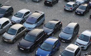 Opłaty za parking - jak prawidłowo rozliczyć w kosztach firmy?