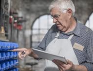 Świadczenia z ZFŚS w dwóch firmach dla pracującego emeryta