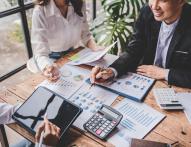 Jak legalnie postawić przyczepę gastronomiczną? Poznaj wymogi prawne