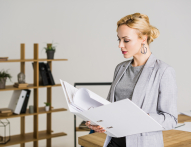 Czym jest okres wyczekiwania i jak wpływa na prawo do zasiłku? 