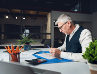 Zasiłek pracownika zatrudnionego po przejściu na emeryturę