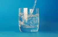 Woda i napoje dla pracowników a składki ZUS i podatek dochodowy