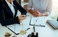 Czy zatrudnienie radcy prawnego w firmie jest możliwe?