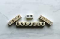 Jak pracodawca powinien przestrzegać podstawowych zasad work life balance? 