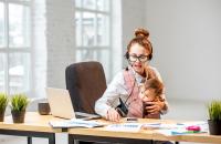 łączenie urlopu rodzicielskiego z pracą a organizacja pracy