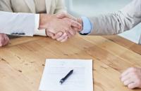 Umowa na okres próbny: zapis o okresie zatrudnienia w kolejnej umowie – jak bardzo jest wiążący w praktyce?