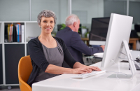 Komu przysługuje odprawa emerytalna i kiedy można ją otrzymać?