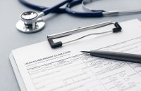 Czy ubezpieczenie za granicą skraca okres wyczekiwania na zasiłek?