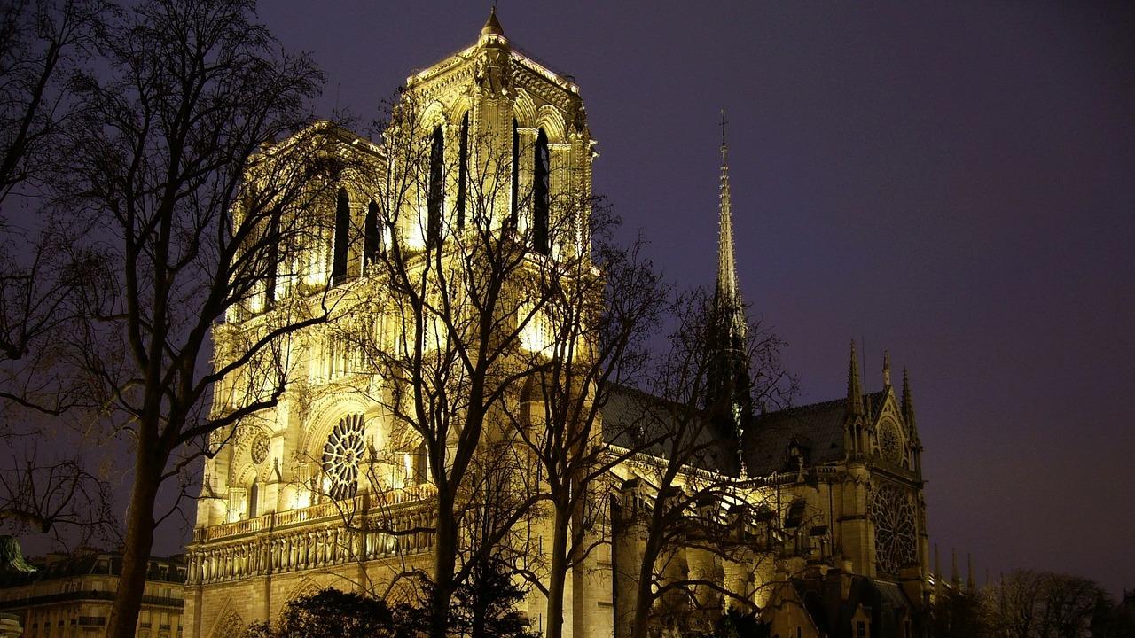 Ciekawe miejsca w Paryżu: Katedra Notre-Dame