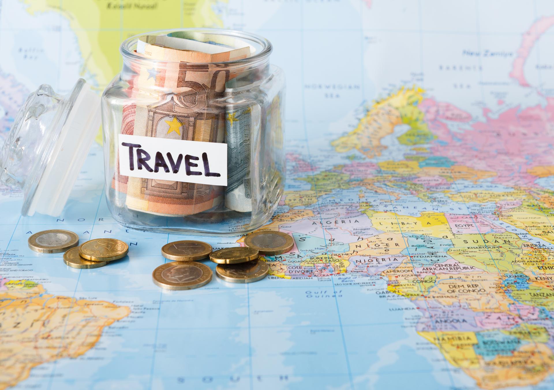 "Wczasy pod gruszą" i inne świadczenia socjalne - na jakich zasadach są wypłacane?