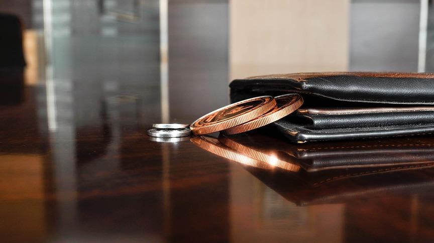 Ile komornik może zabrać z pensji dłużnika?