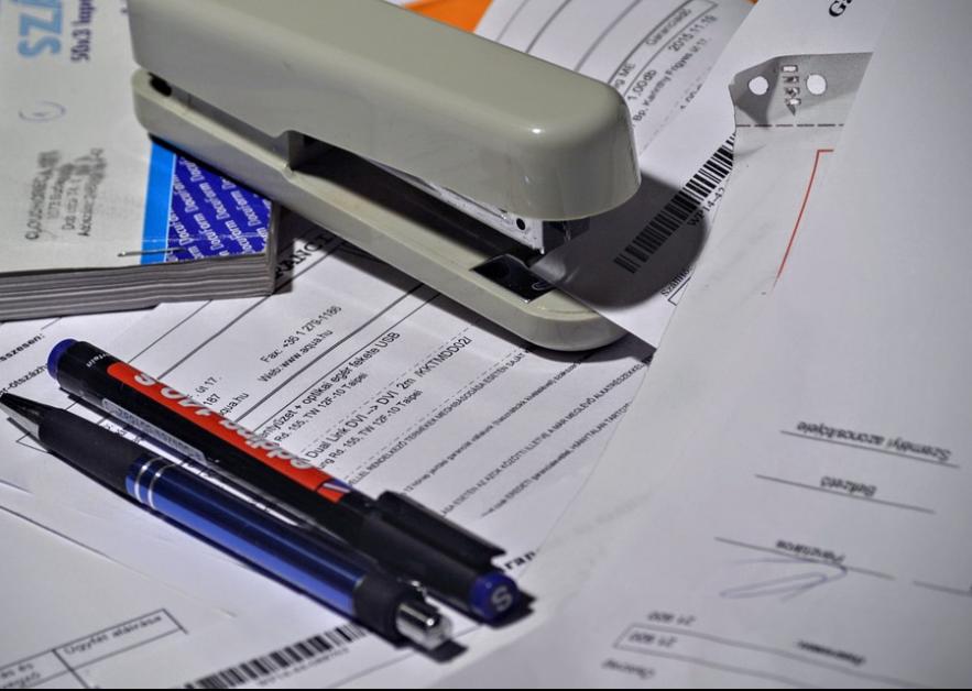 Faktura bez nazwy firmy - czy może zostać zaksięgowana?