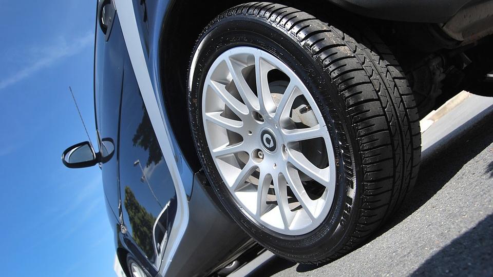 Czy zakup opon samochodowych można rozliczyć w kosztach firmowych?