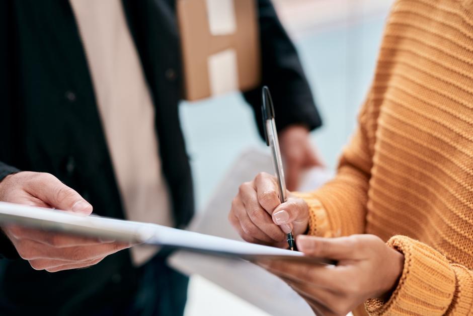 Nawiązanie stosunku pracy przez osobę nieupoważnioną – skutki prawne