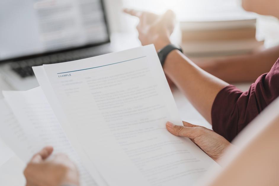 Zmiana wymiaru etatu w trakcie miesiąca – jak ją prawidłowo rozliczyć?