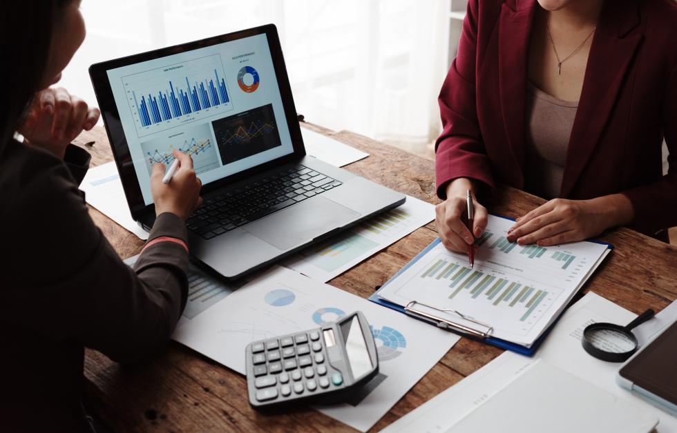 Data sprzedaży a data wystawienia refaktury – jak je poprawnie określić?