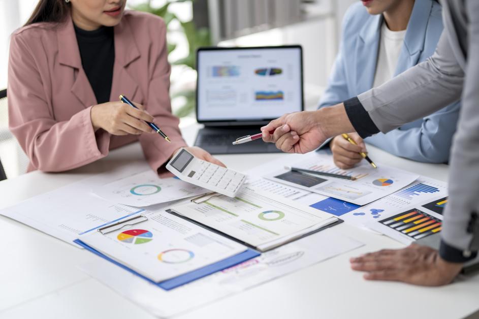 Ulga dla seniorów, na powrót i 4+ a zapisy w KPiR. Jak to zrobić?