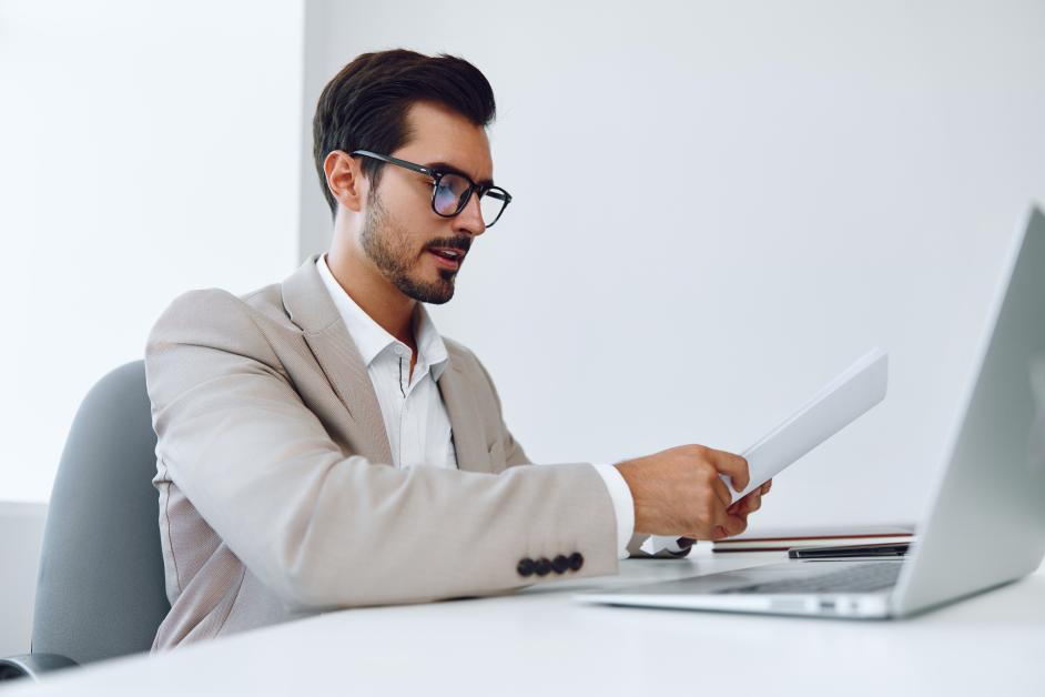 Czy zawsze konieczne jest przedłużenie umowy na okres próbny o czas nieobecności?