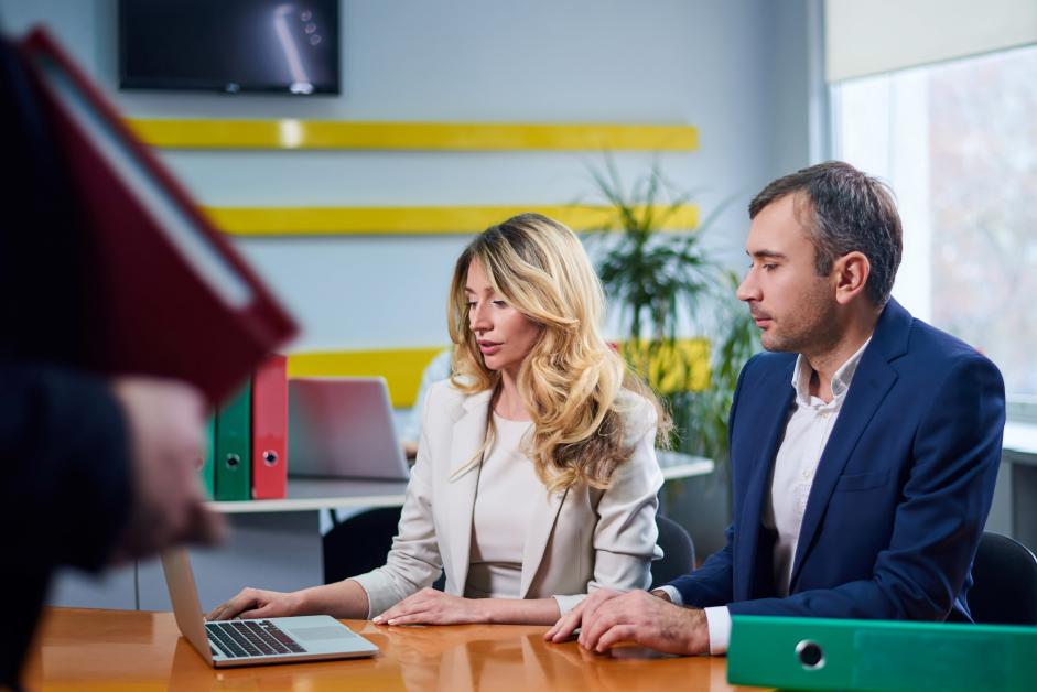 Działalność konkurencyjna pracownika – jak ją zdefiniować w umowie?