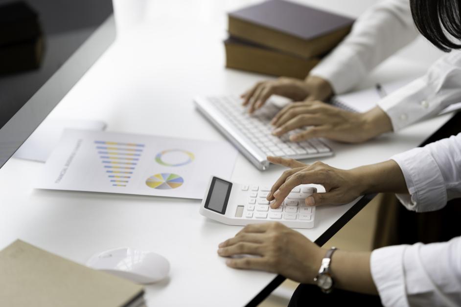 Dopłaty w gotówce przy połączeniu spółek – jak rozliczyć PIT?