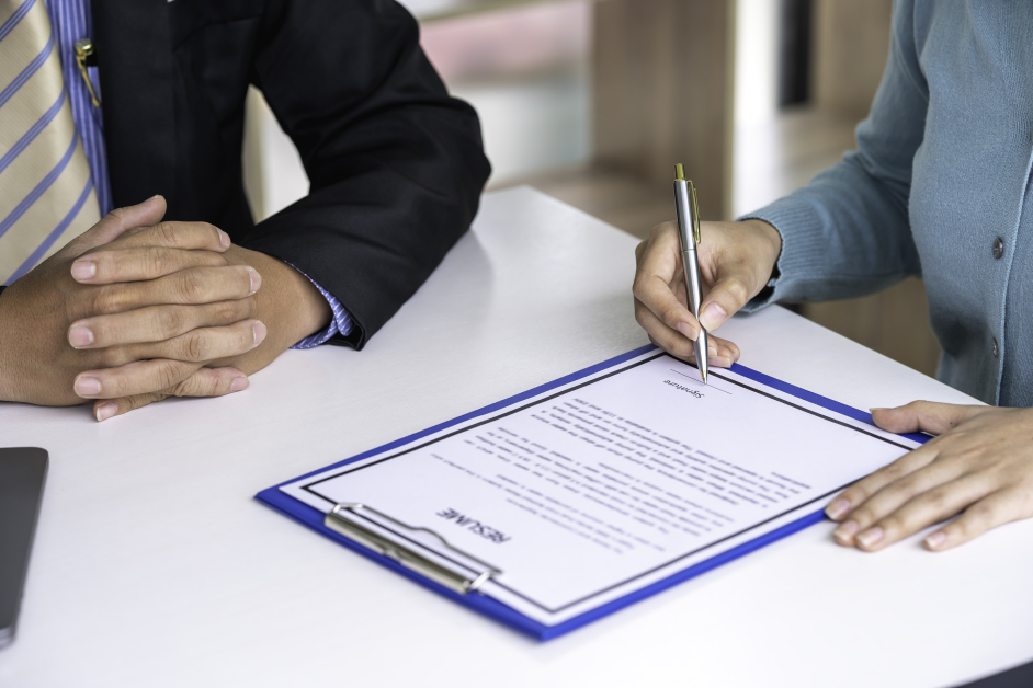 Zwolnienie z ZUS odpraw i odszkodowań – co musi wiedzieć pracodawca?