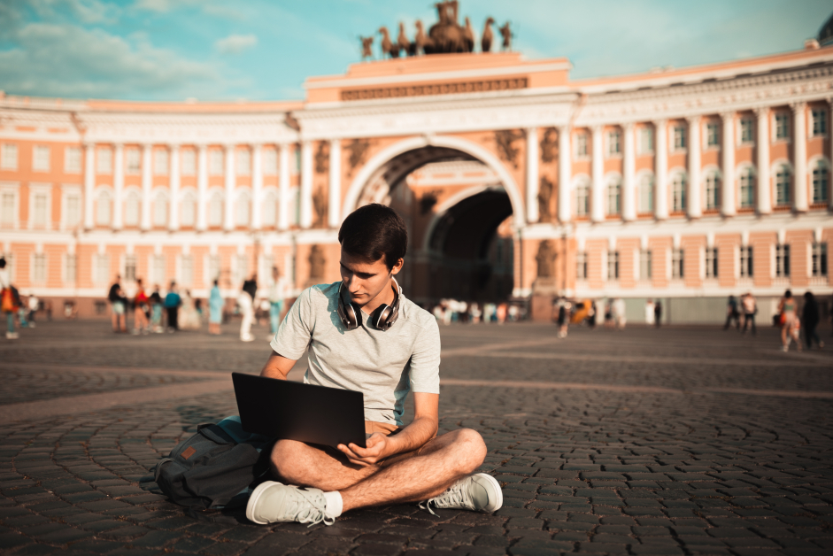 Umowa zlecenie ze studentem a praca za granicą i kwestie ZUS