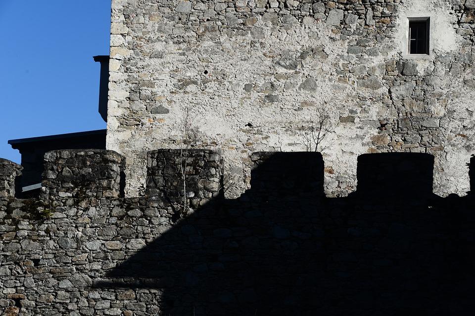 Wycieczki z dreszczykiem: nawiedzone miejsca w Polsce (cz. 1)