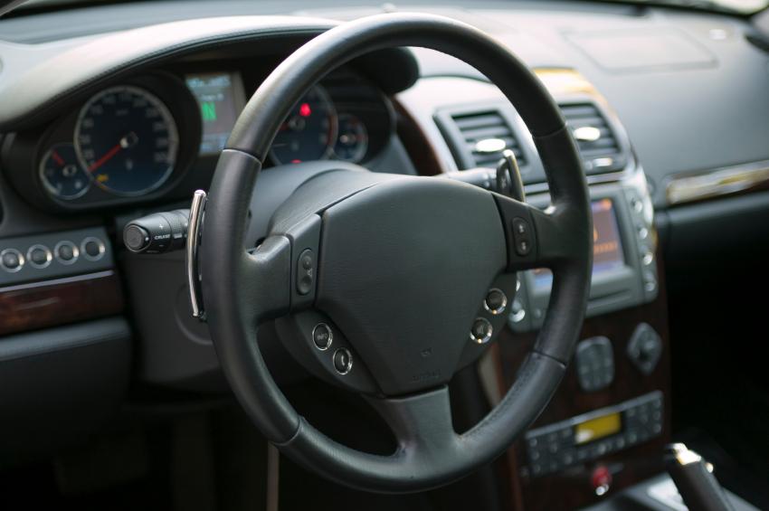 Czy przejazdy samochodem służbowym z domu pracownika są nieodpłatnym świadczeniem?