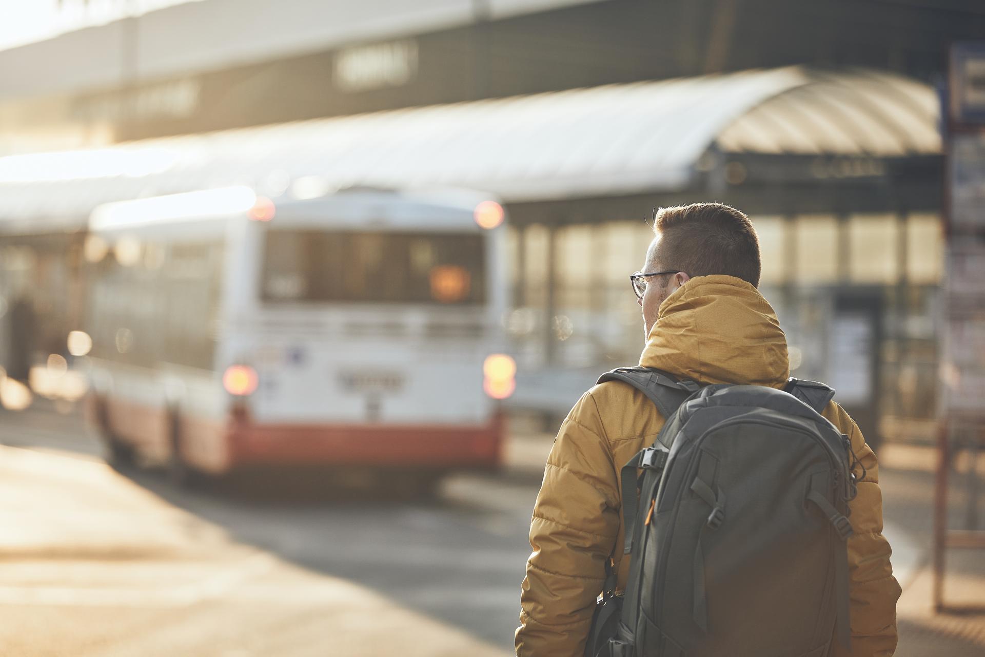 Zakup usług transportu pasażerów od zagranicznego kontrahenta a podatek