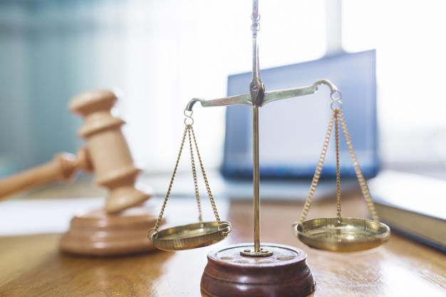 Opłaty sądowe poniesione w imieniu kontrahenta - jak księgować?