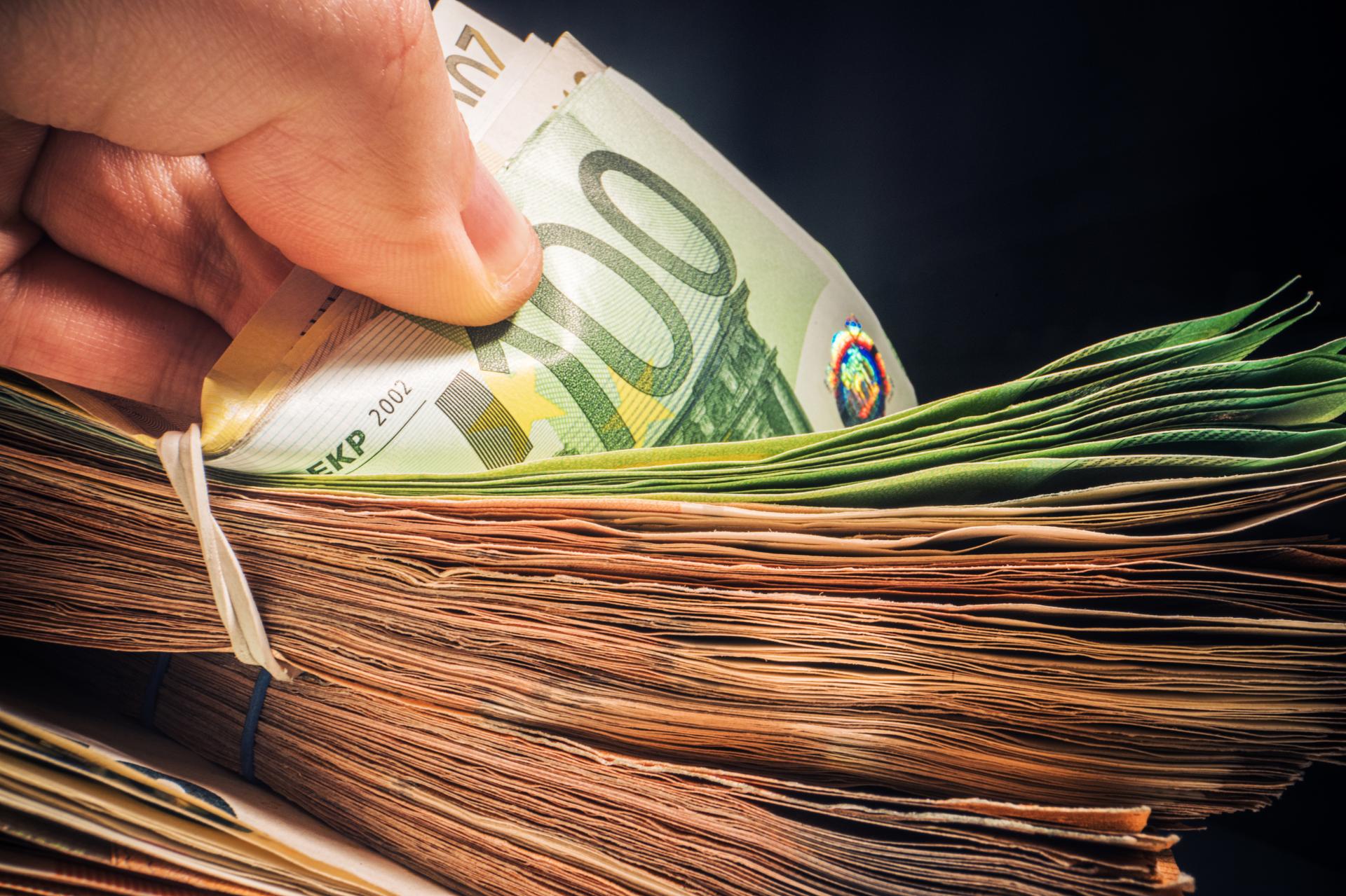 Płatność gotówkowa od klienta, a przepisy o przeciwdziałaniu prania pieniędzy