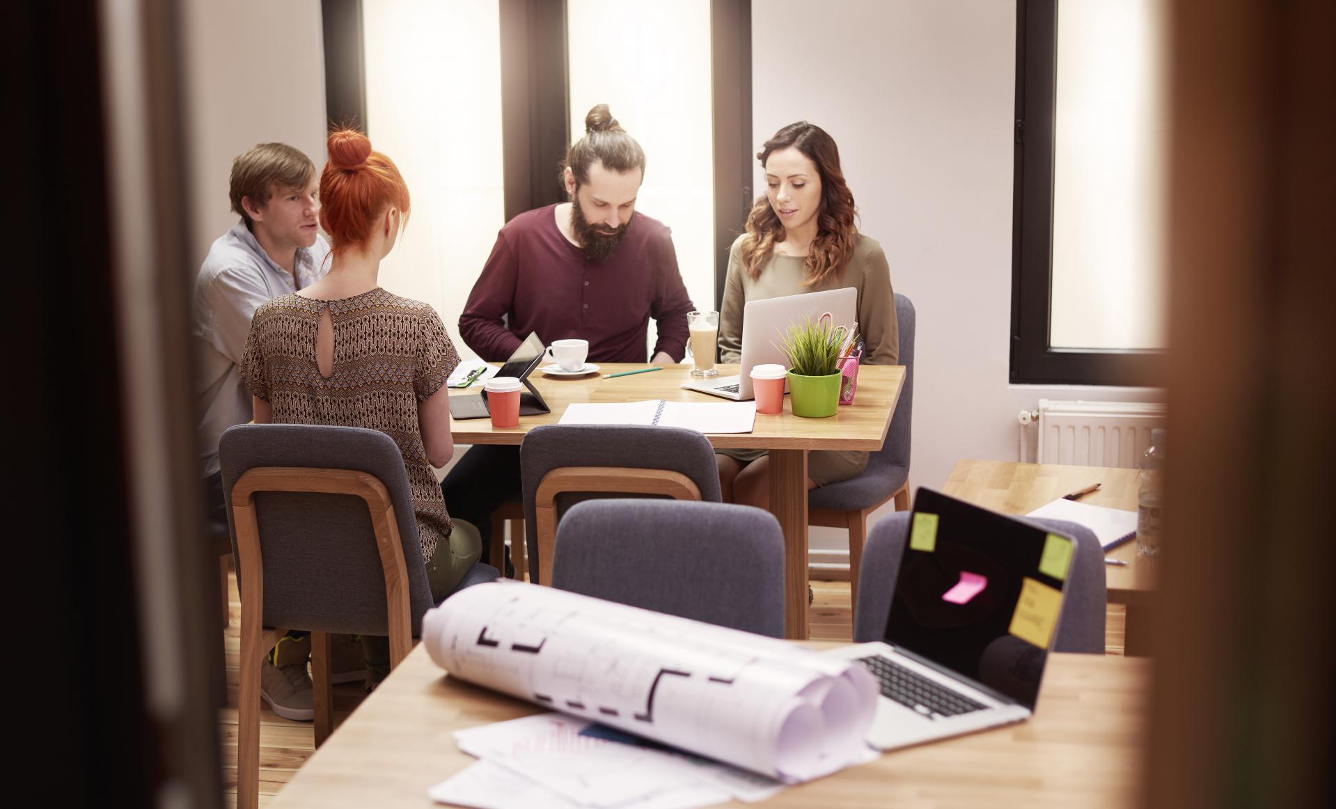 Premier obiecuje zerowy PIT dla stażystów i praktykantów!