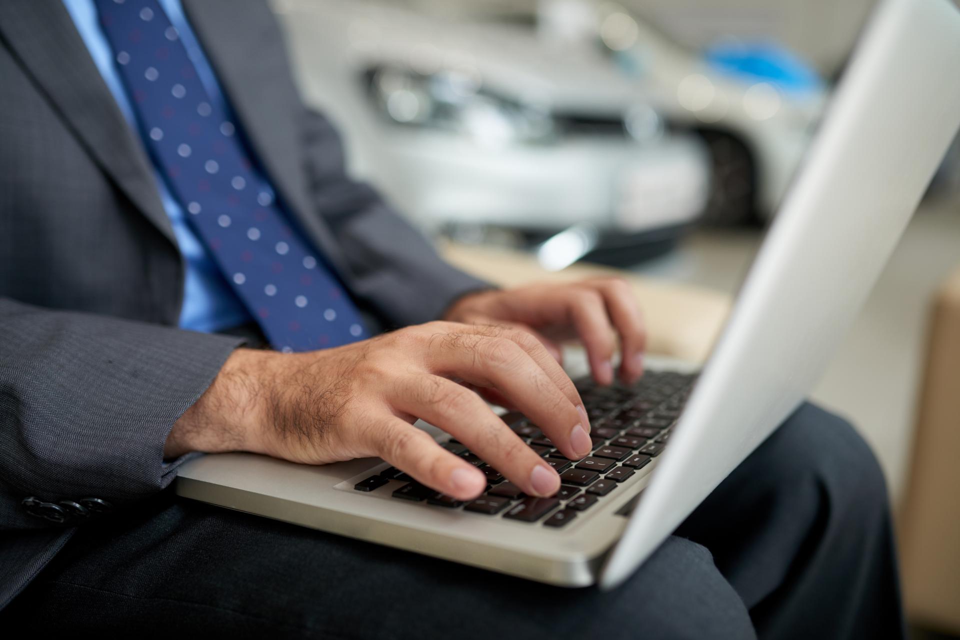 Wykupiłeś domenę internetową, ale czy jesteś jej właścicielem? Dlaczego warto i jak chronić domenę z prawnego punktu widzenia?