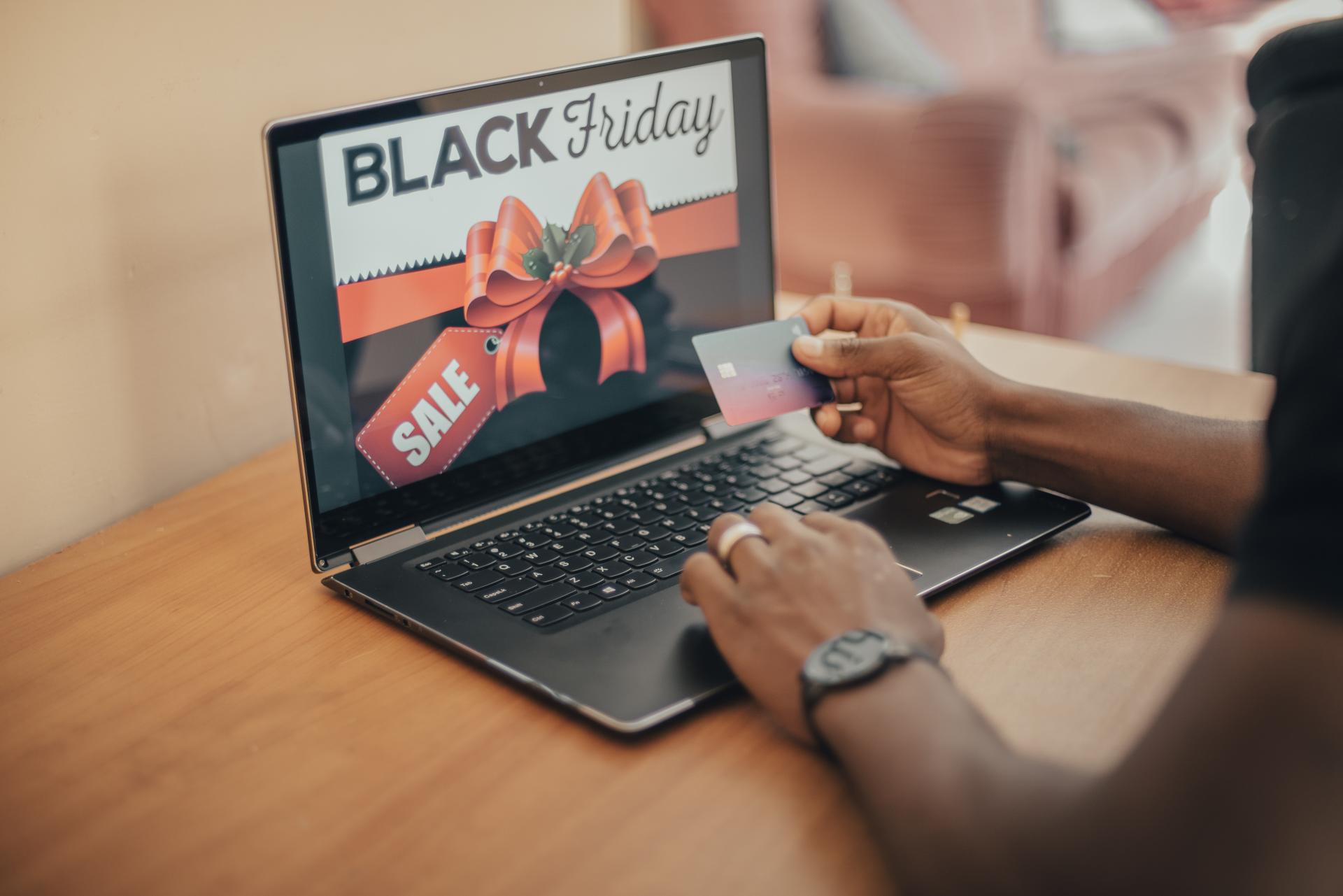 Jak w sklepie internetowym robić promocje na Black Friday i nie tylko