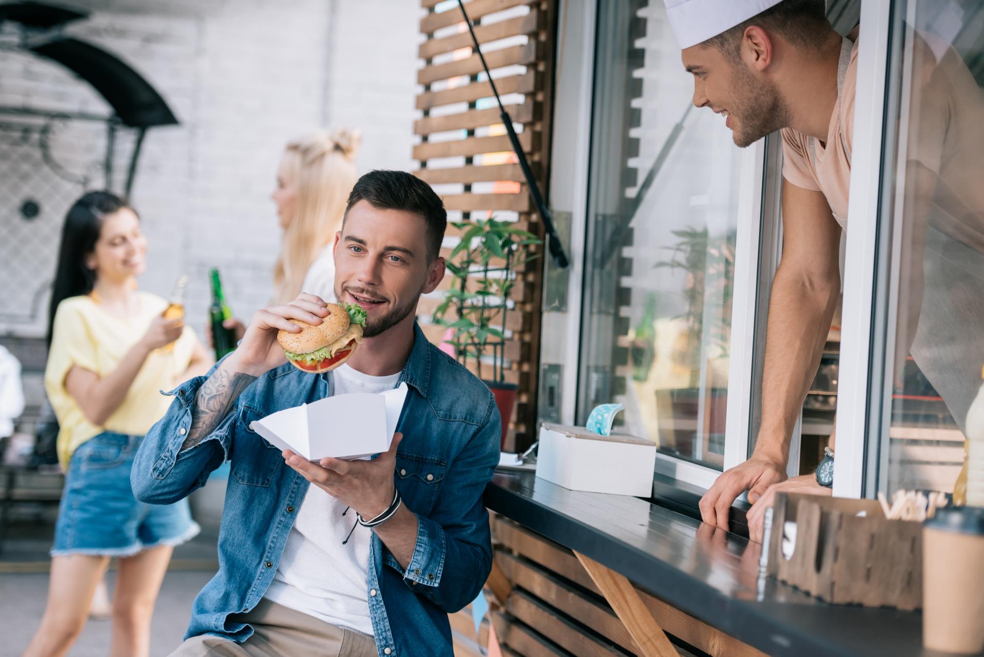 Kasa fiskalna w food trucku - kiedy jest obowiązkowa?