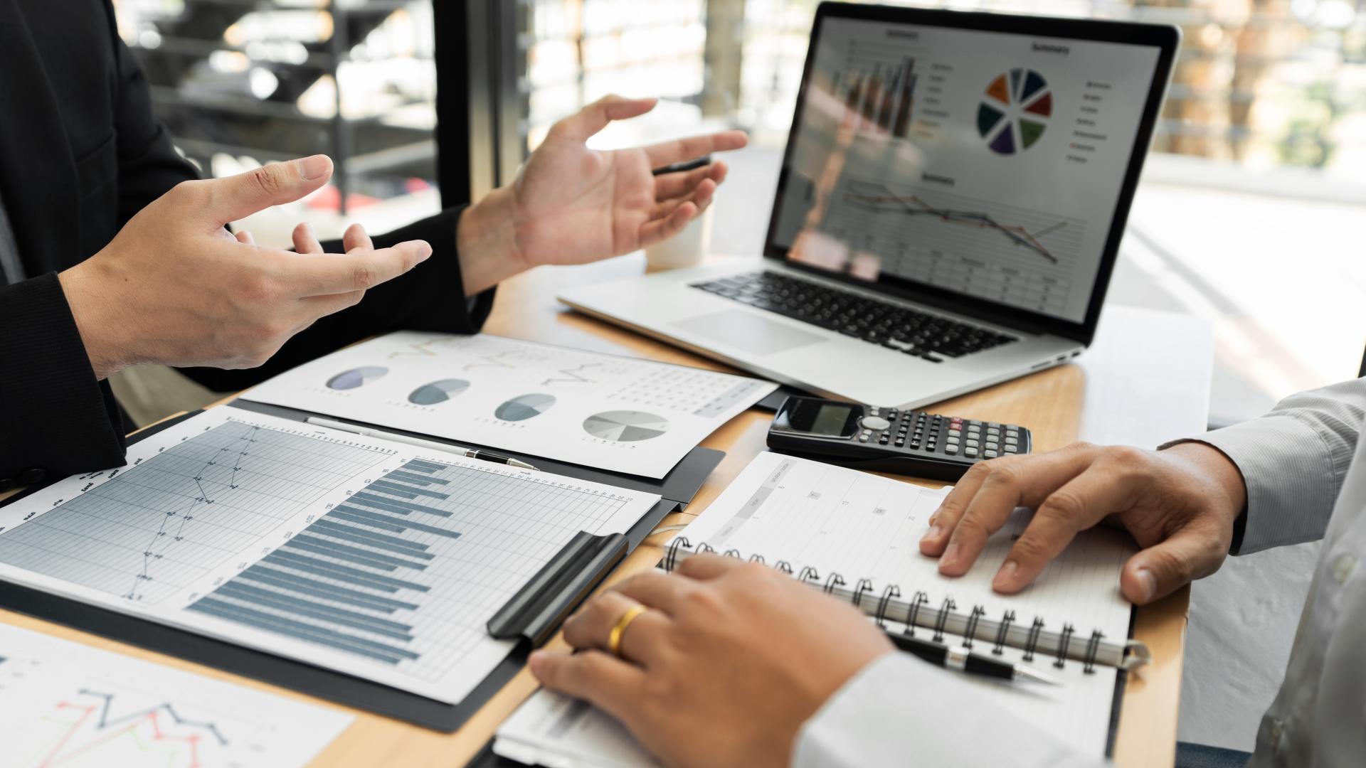 Jak wprowadzić prostą spółkę akcyjną na giełdę? Poznaj procedurę!