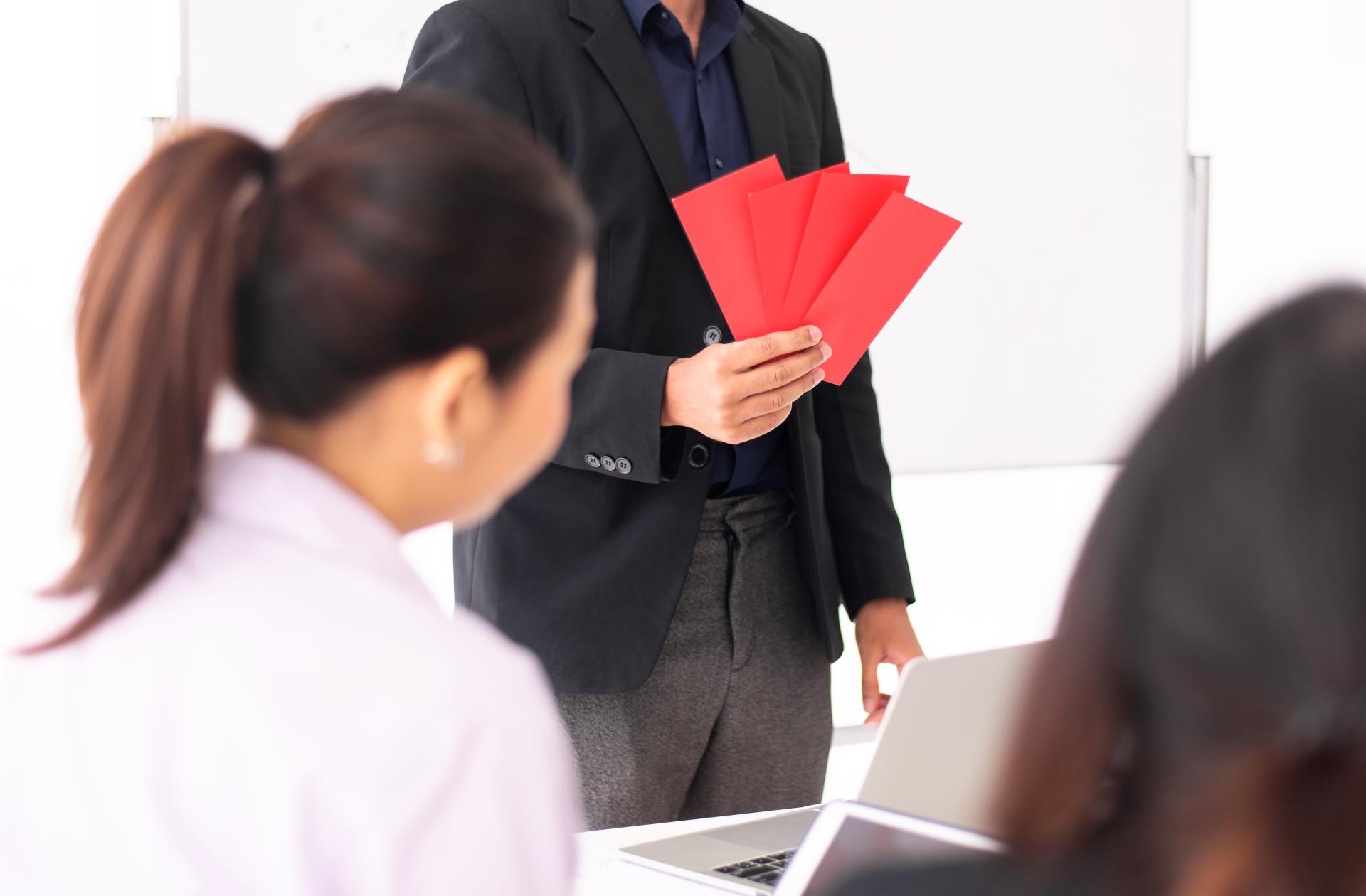 Kto musi płacić podatek od sprzedaży premiowej?