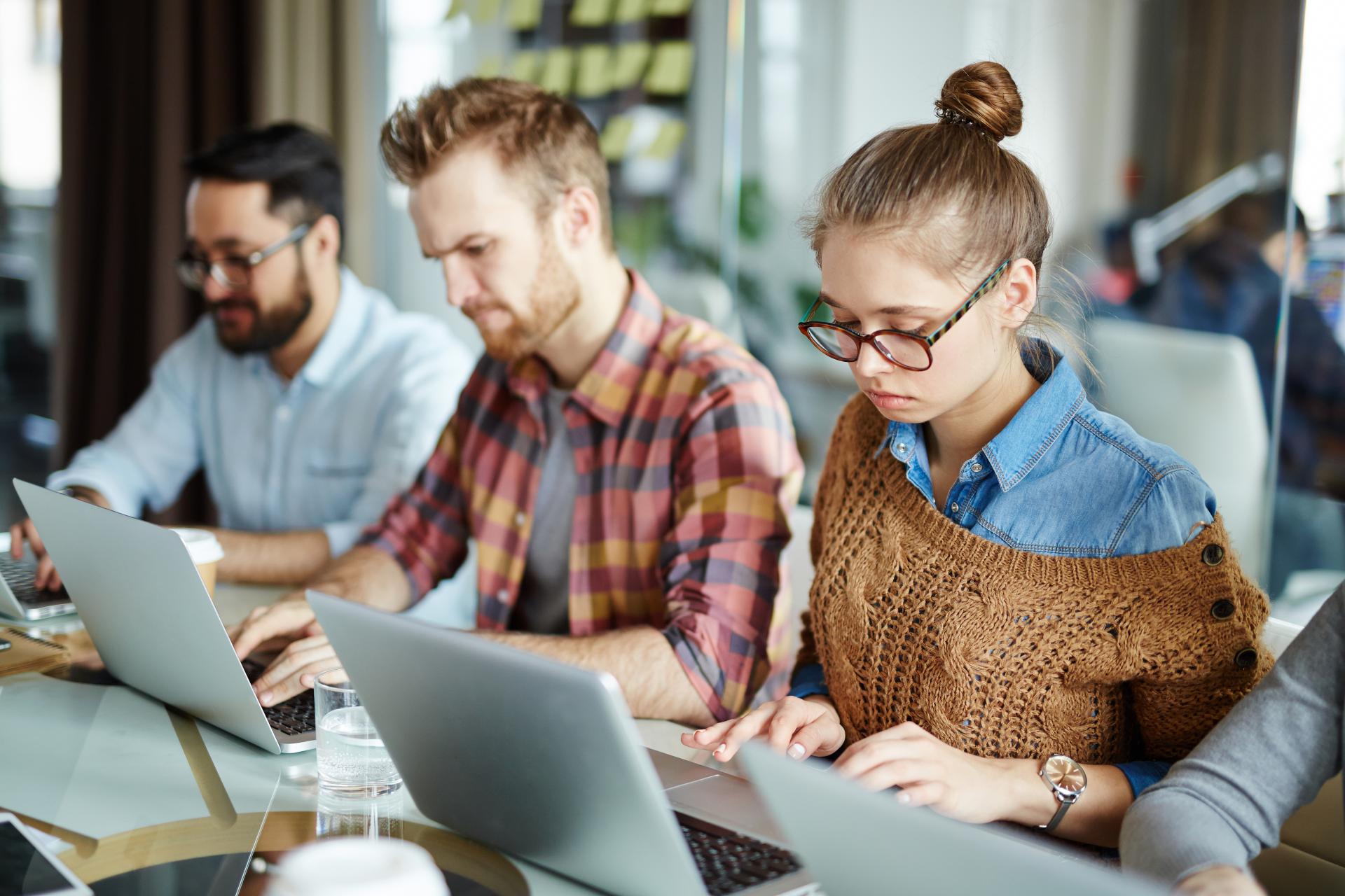 Sfinansowanie studiów przez pracodawcę jako przychód pracownika zwolniony z podatku