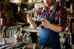 Praca w szczególnych warunkach - kto może liczyć na wcześniejszą emeryturę?