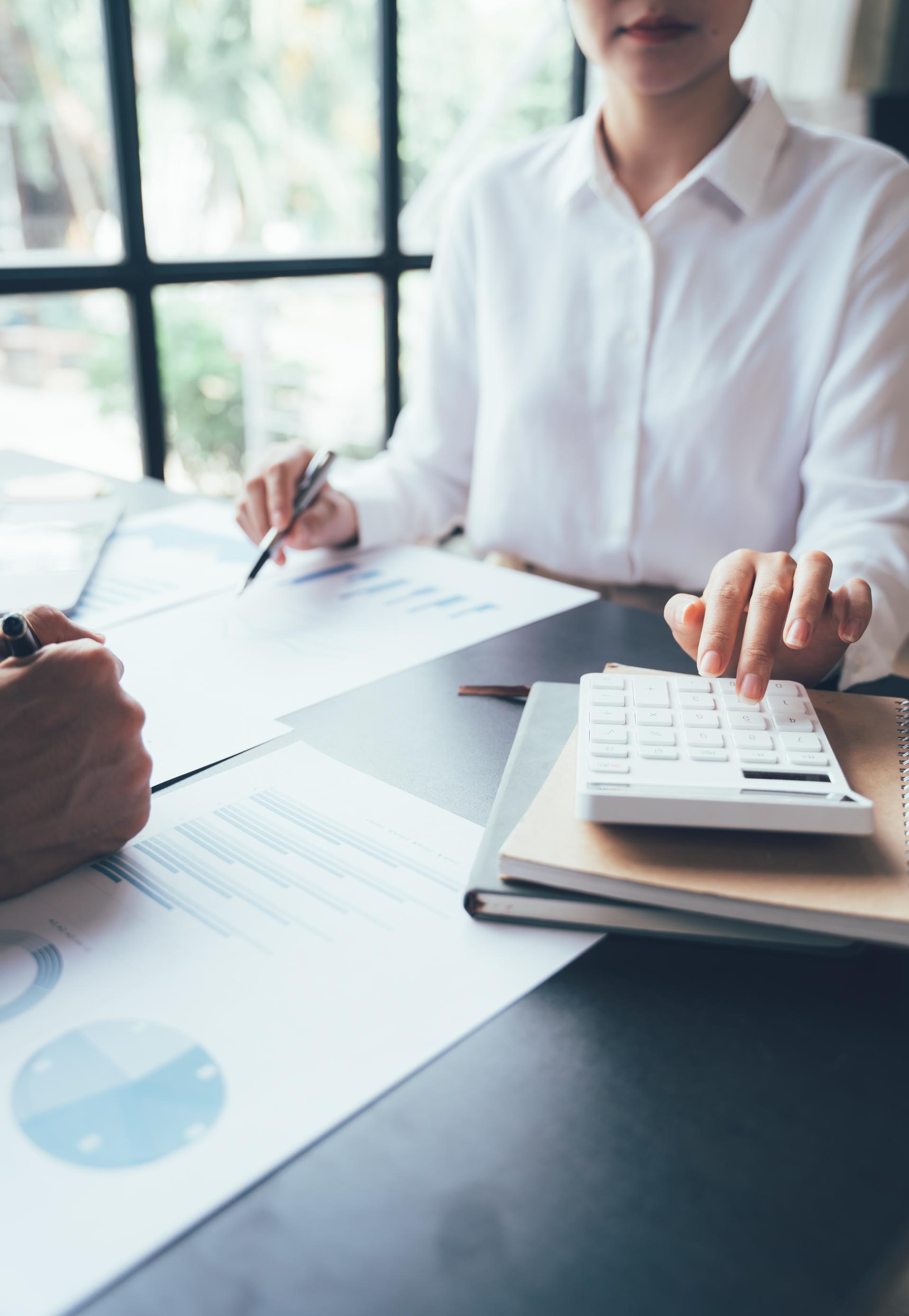 Roszczenia względem banków z tytułu umów kredytowych zawieranych przez konsumentów w walucie obcej