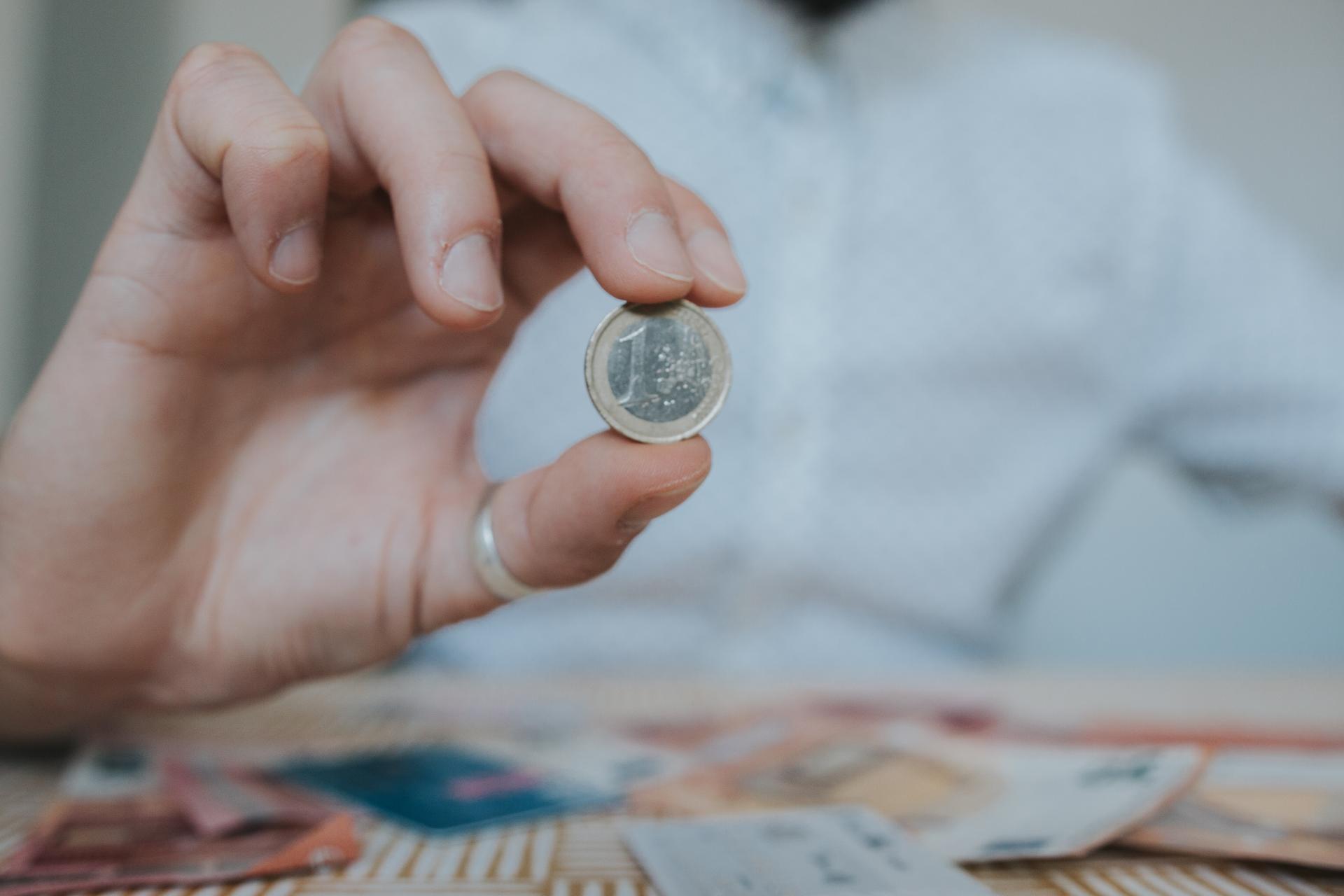 Nieterminowe rozliczenie importu usług przy zwolnieniu z VAT