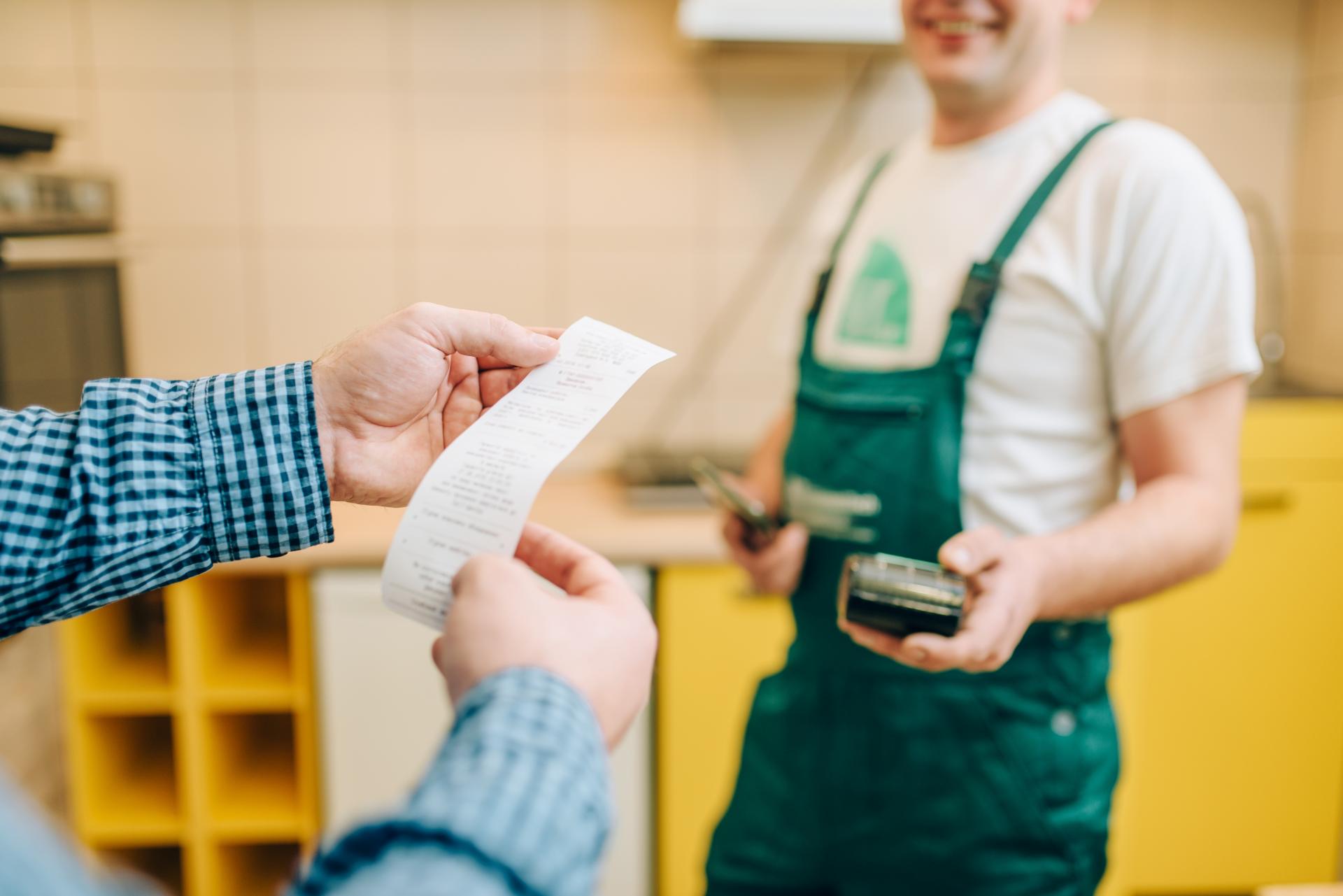 Niewydanie paragonu fiskalnego - czy można otrzymać mandat?