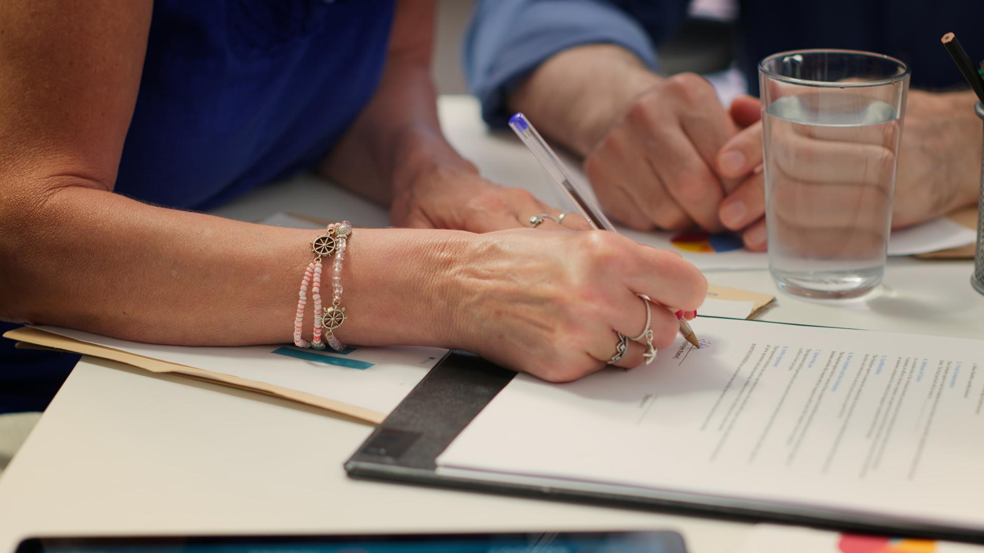 Wydawanie, prostowanie i sporządzanie kopii świadectwa pracy – wskazówki i ważne terminy dla pracodawcy