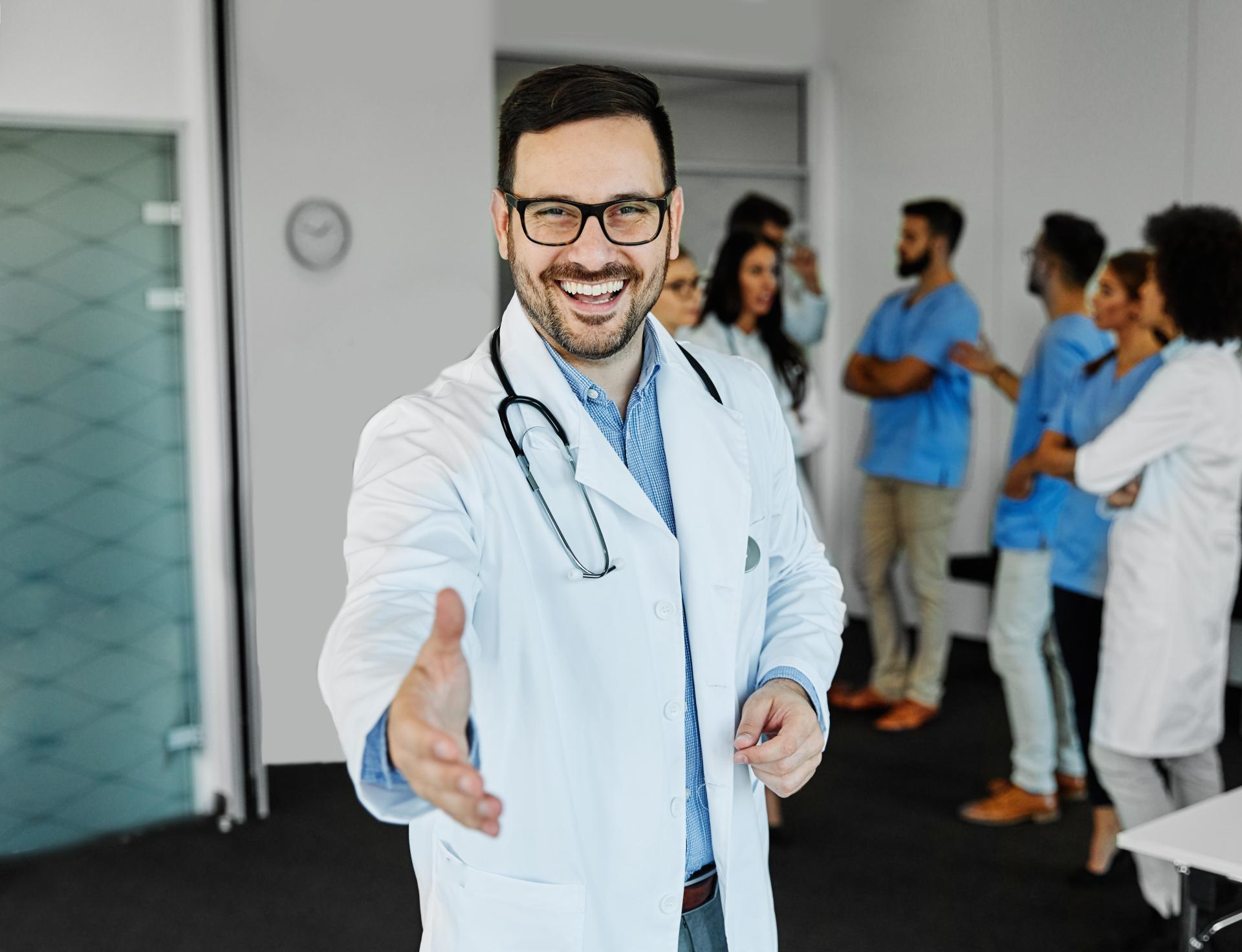 Jak prawidłowo określić warunki pracy przy skierowaniu na badania lekarskie?