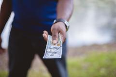 Nienależnie wypłacone wynagrodzenie - czy pracodawca odzyska zapłacony ZUS i podatek?