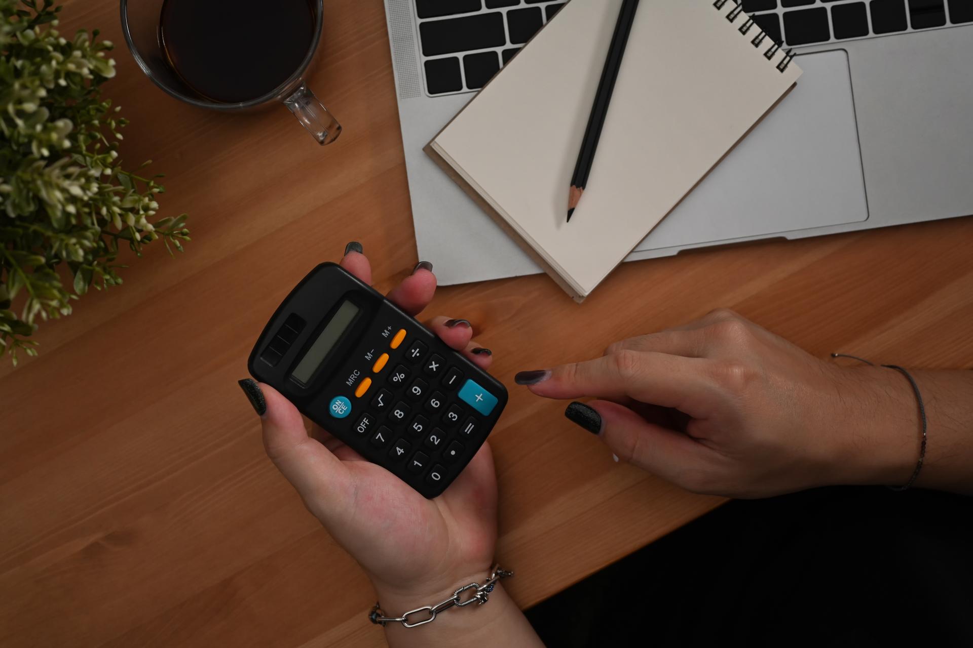 Rozliczenie choroby z poprzedniego miesiąca w bieżącym okresie – jak prawidłowo dokonać rozliczeń?