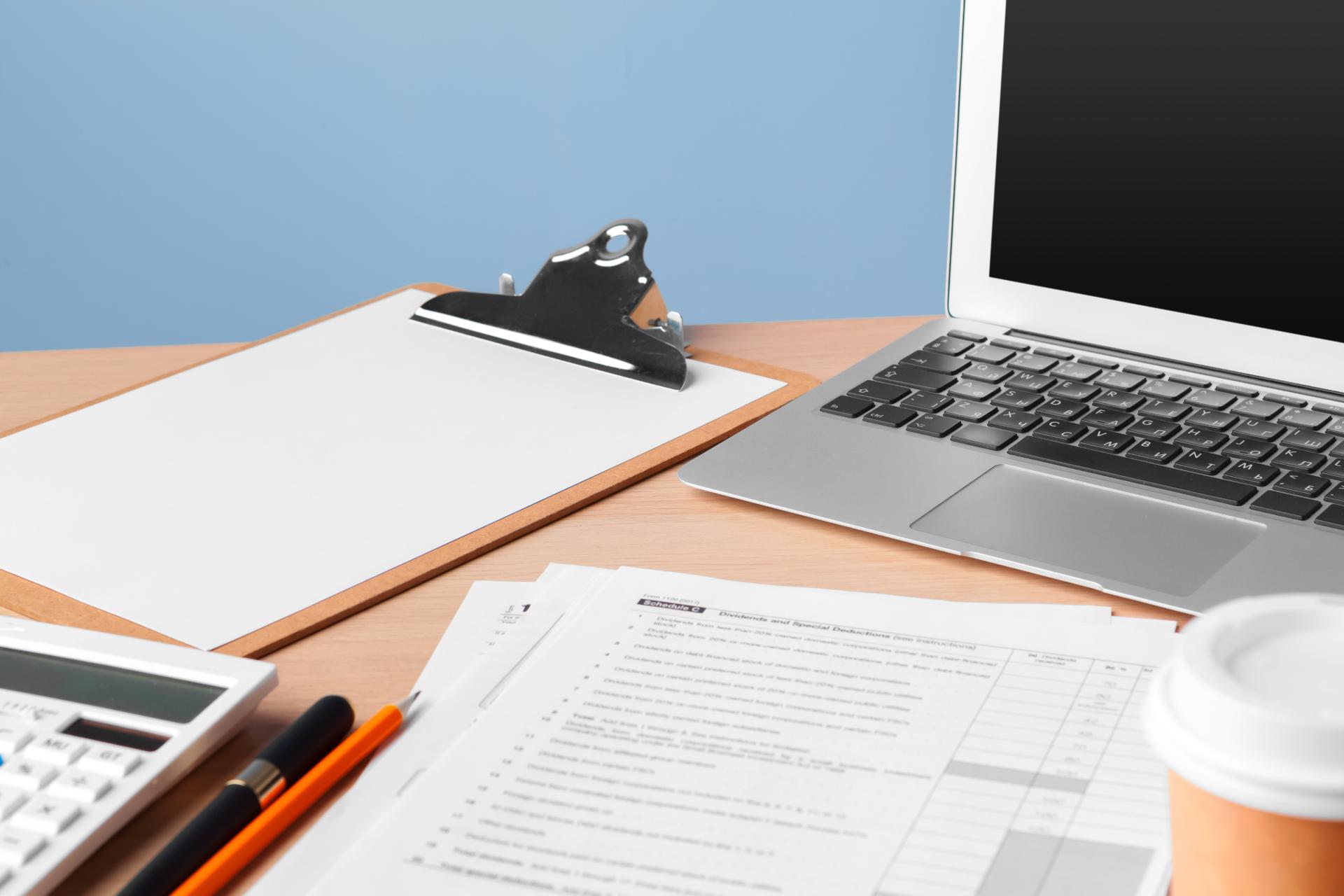 Hybrydowe podpisywanie dokumentów - czy dokument może być podpisany elektronicznie i tradycyjnie?