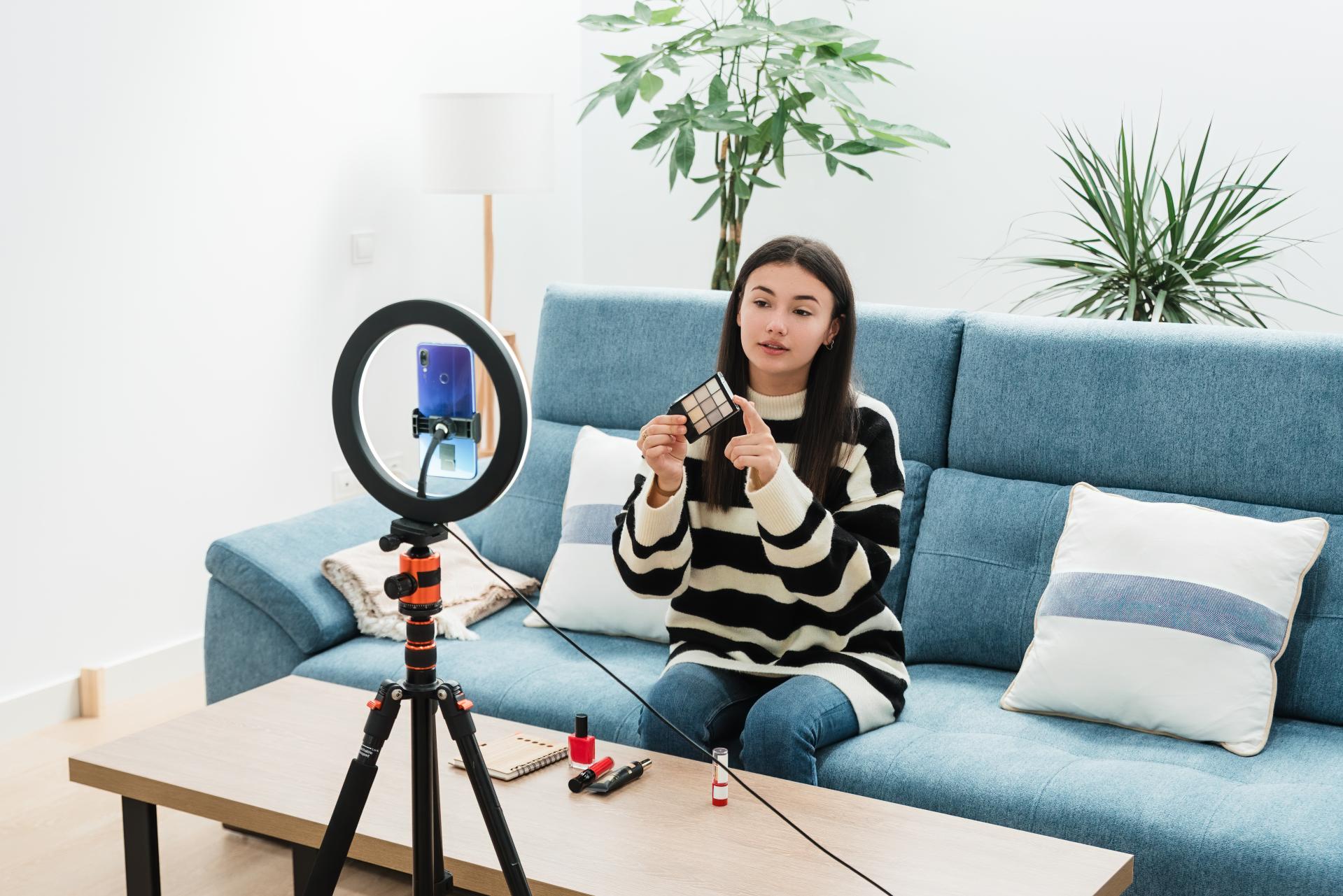 Odpowiedzialność za reklamę - ponosi ją influencer czy zatrudniająca go firma?