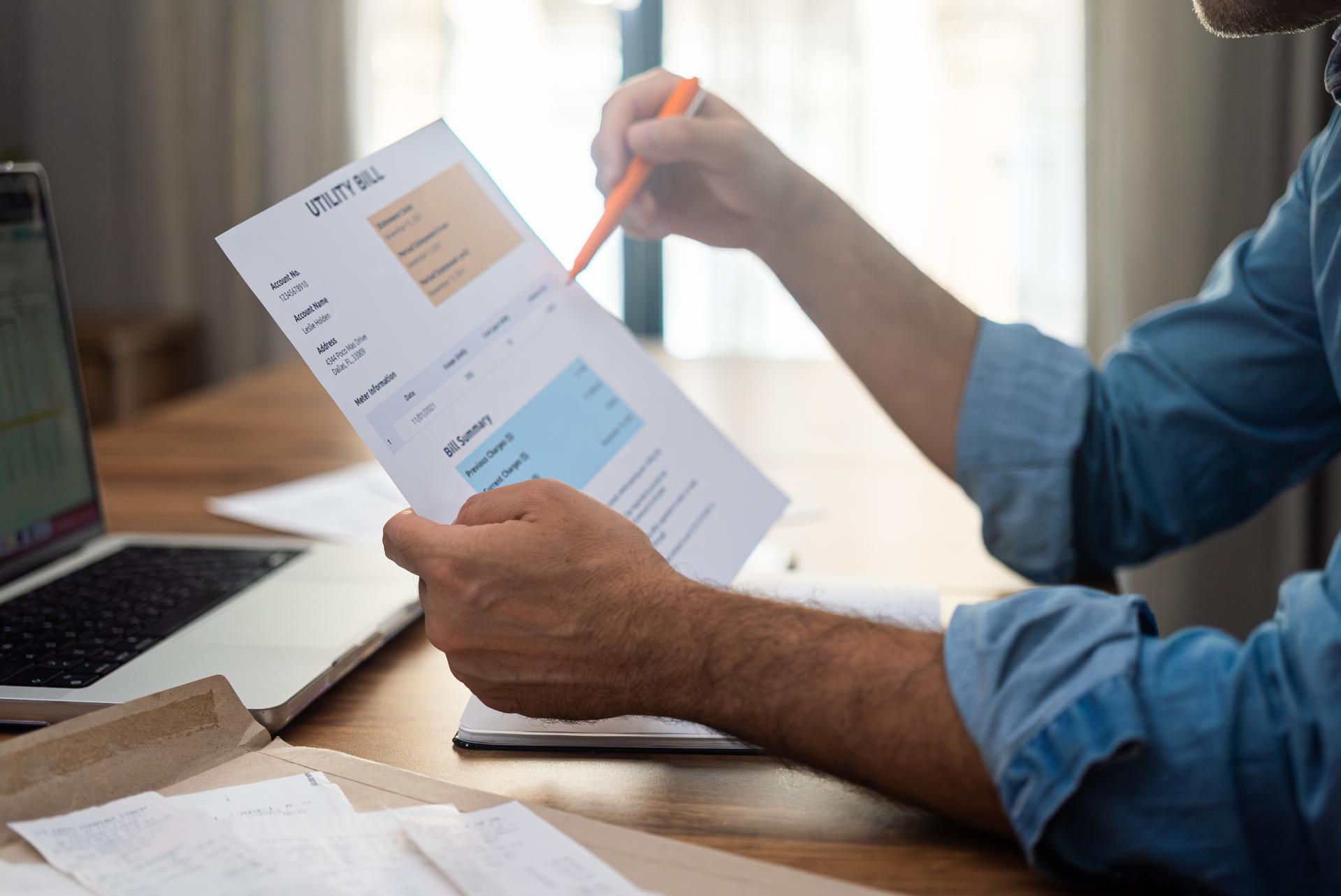 Nieodebranie towaru przez klienta i ponowna wysyłka – czy trzeba wystawić drugi raz paragon/fakturę?