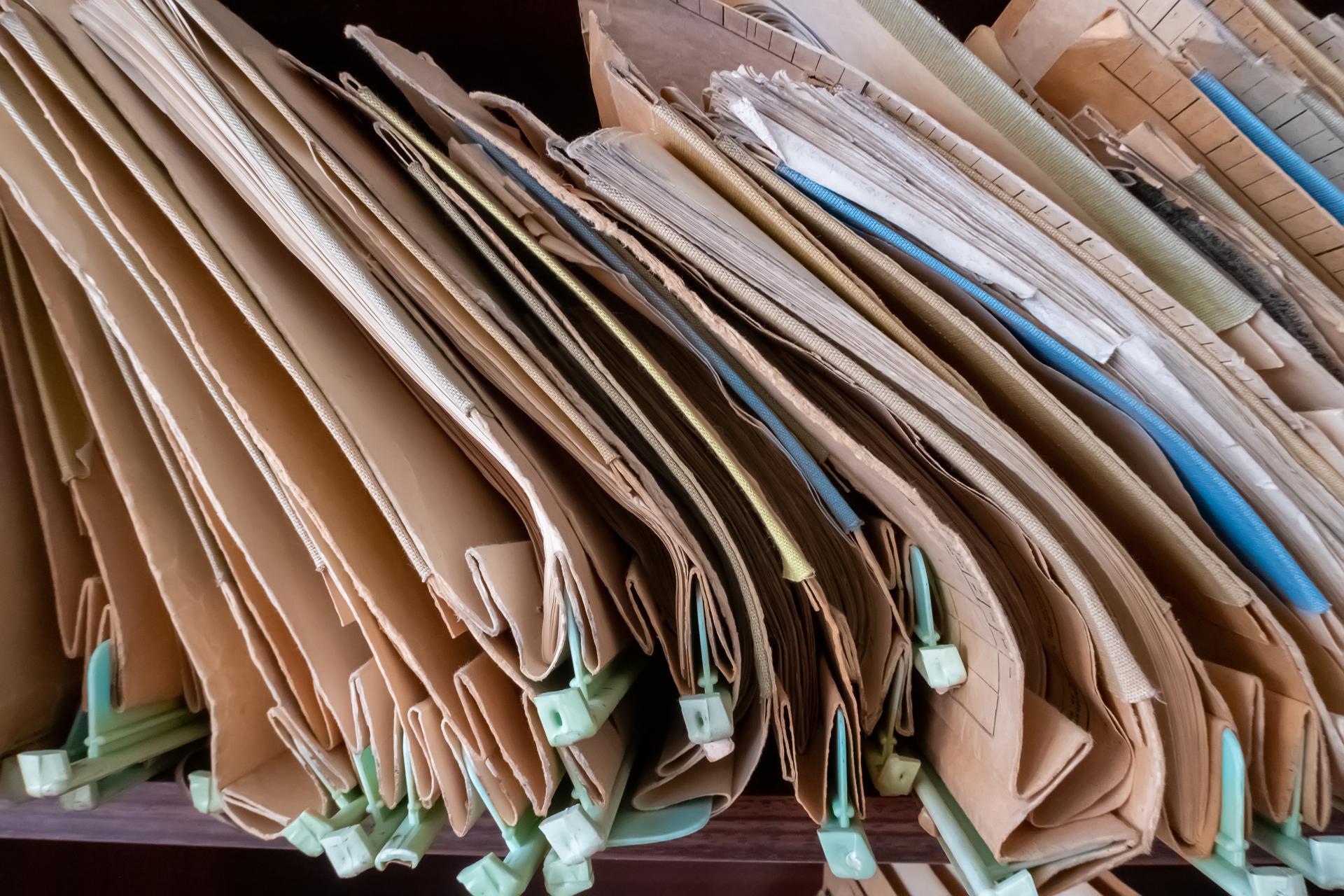 Nietypowe dokumenty w teczce pracownika – o czym musisz wiedzieć?